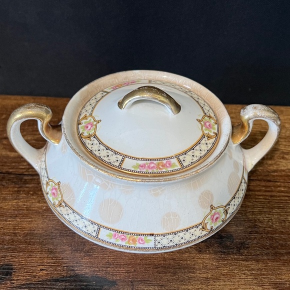 Homer Laughlin Covered Sugar Bowl - Picture 2 of 12